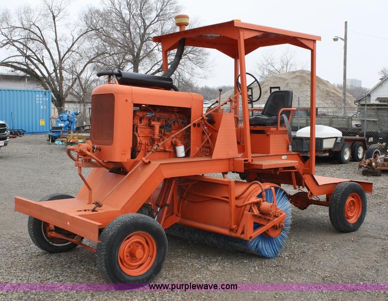 image for item 5032 Broce T15 broom