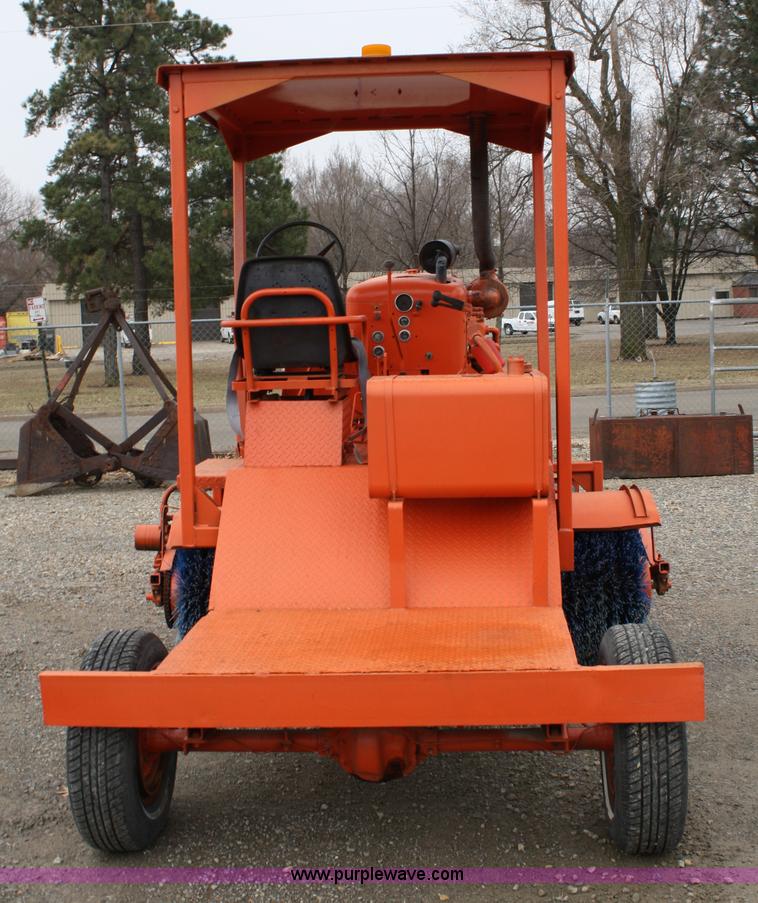 image for item 5032 Broce T15 broom