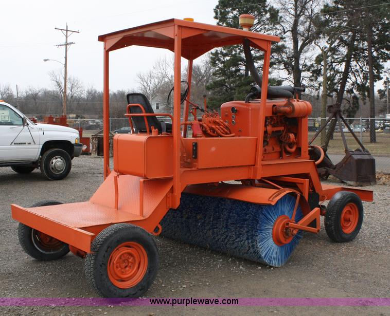 image for item 5032 Broce T15 broom