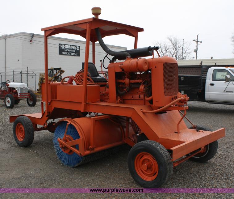 image for item 5032 Broce T15 broom