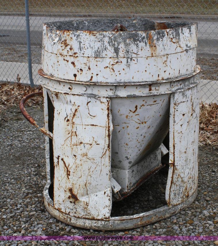 image for item 5084 Concrete mud bucket