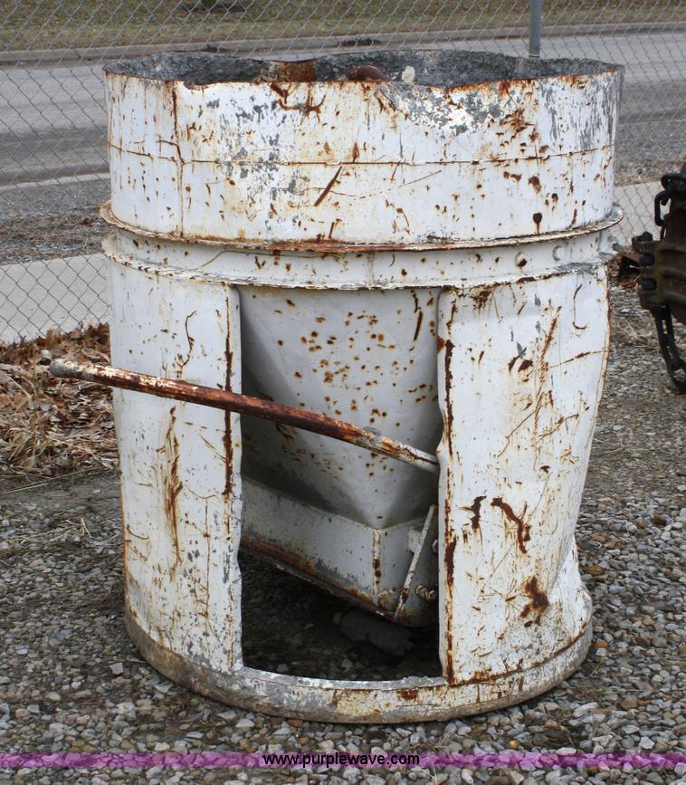 image for item 5084 Concrete mud bucket