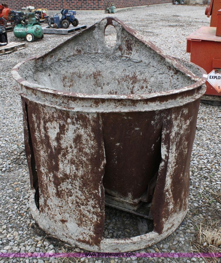 image for item 5085 Concrete mud bucket