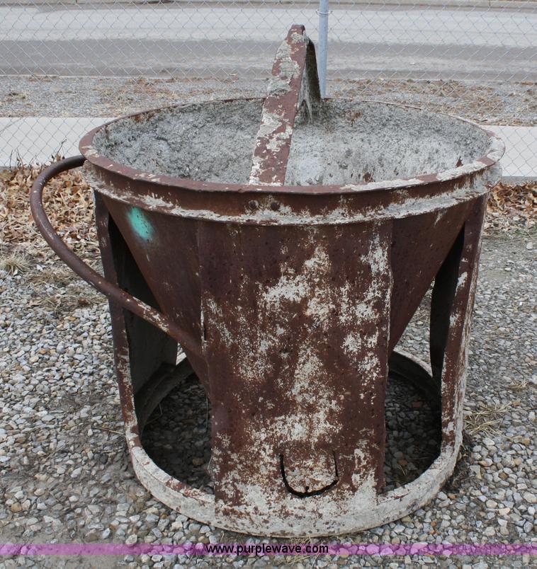 image for item 5085 Concrete mud bucket
