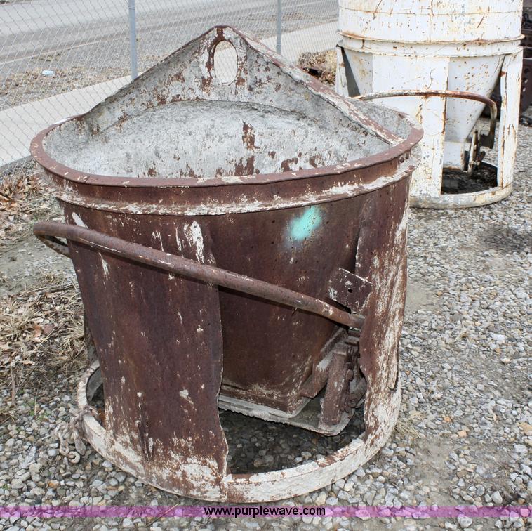 image for item 5085 Concrete mud bucket