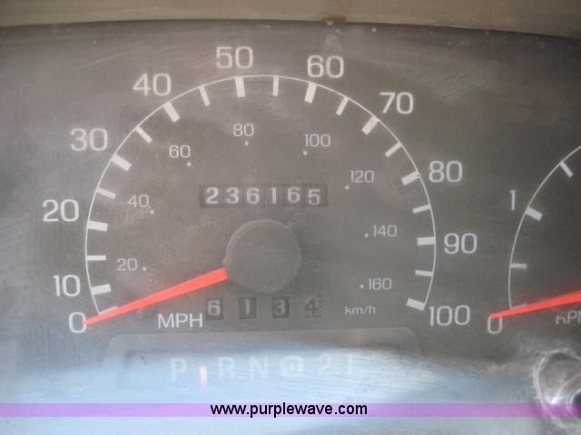 image for item 5398 1999 Ford F350 Super Duty crew cab dually pickup truck