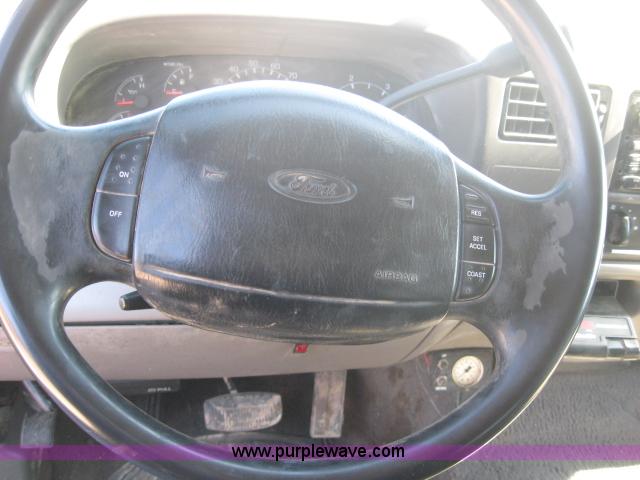 image for item 5398 1999 Ford F350 Super Duty crew cab dually pickup truck