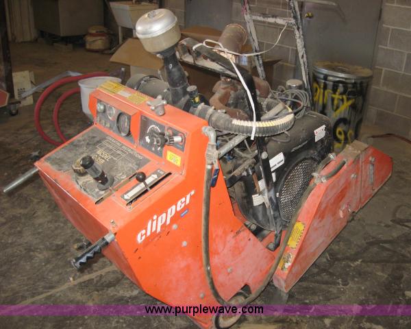 image for item 5400 Clipper concrete saw