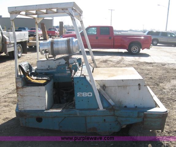 image for item 5401 Tennant 280 power sweeper