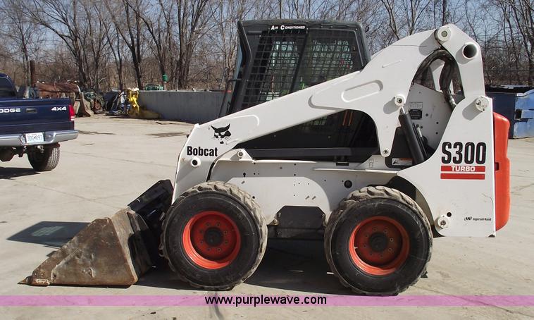 image for item 5441 2005 Bobcat S300 gold package skid steer