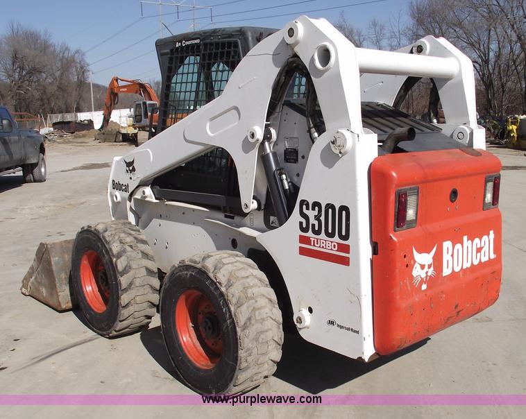 image for item 5441 2005 Bobcat S300 gold package skid steer