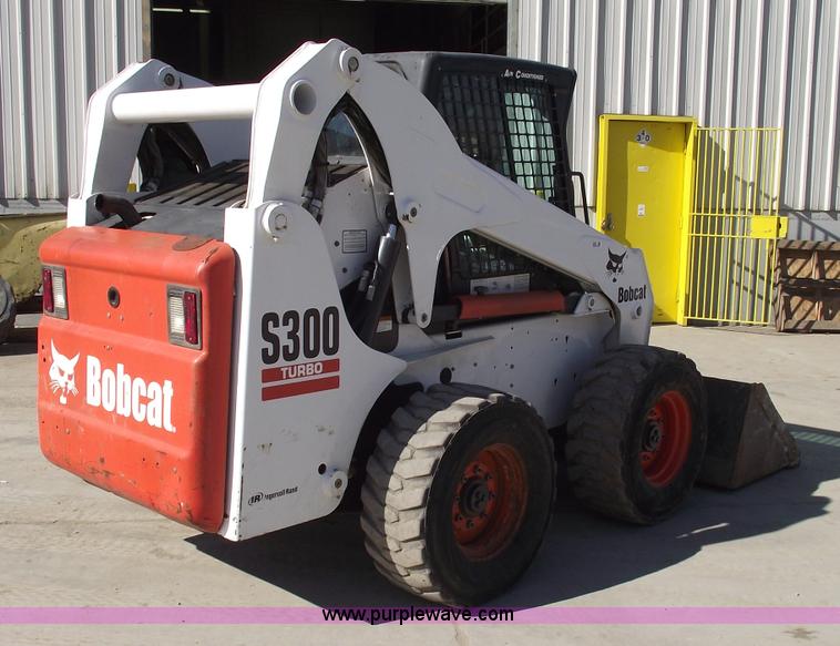 image for item 5441 2005 Bobcat S300 gold package skid steer