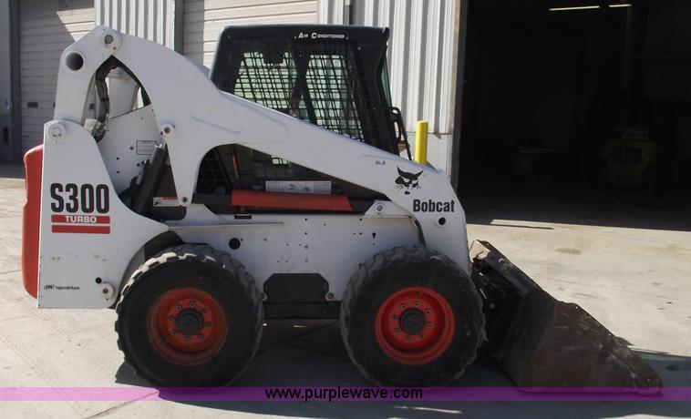 image for item 5441 2005 Bobcat S300 gold package skid steer