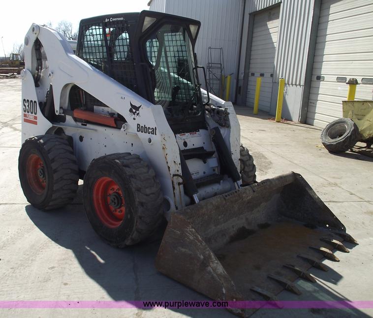 image for item 5441 2005 Bobcat S300 gold package skid steer