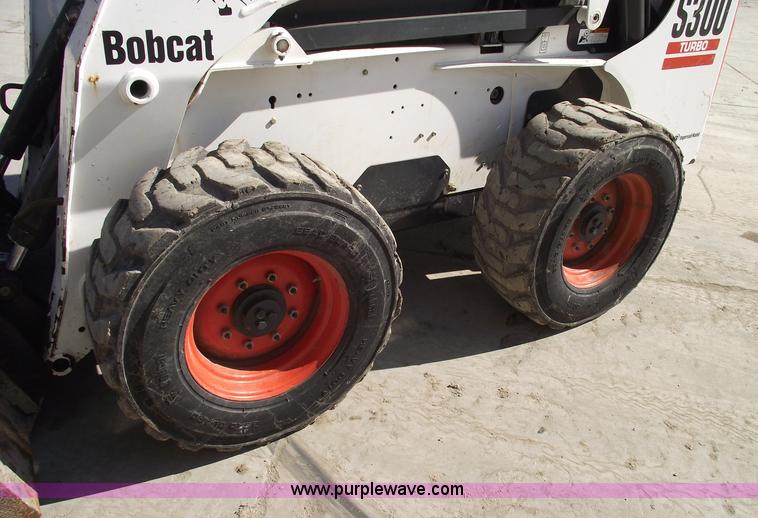 image for item 5441 2005 Bobcat S300 gold package skid steer