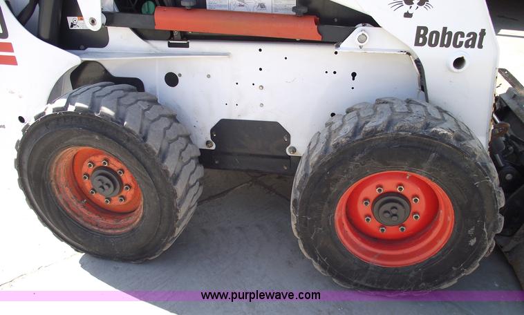 image for item 5441 2005 Bobcat S300 gold package skid steer