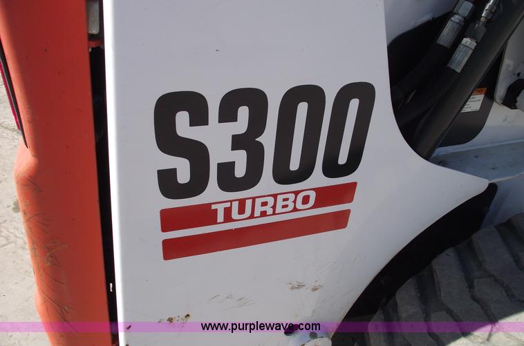 image for item 5441 2005 Bobcat S300 gold package skid steer