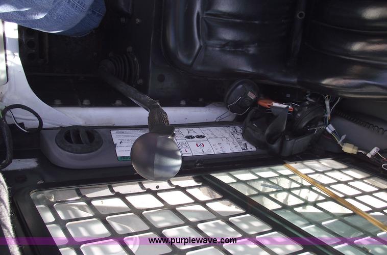 image for item 5441 2005 Bobcat S300 gold package skid steer