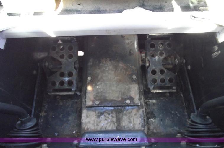 image for item 5441 2005 Bobcat S300 gold package skid steer