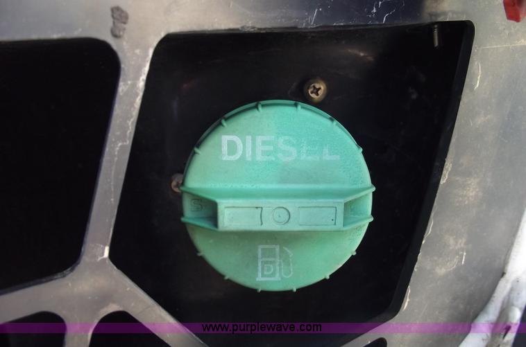 image for item 5441 2005 Bobcat S300 gold package skid steer