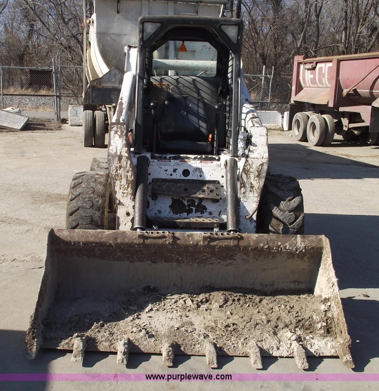 image for item 5443 2003 Bobcat S250 skid steer