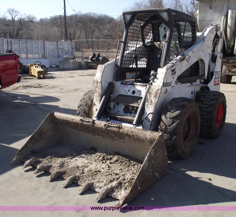 image for item 5443 2003 Bobcat S250 skid steer