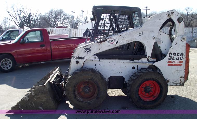 image for item 5443 2003 Bobcat S250 skid steer