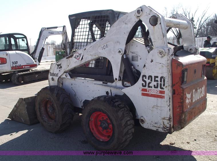 image for item 5443 2003 Bobcat S250 skid steer
