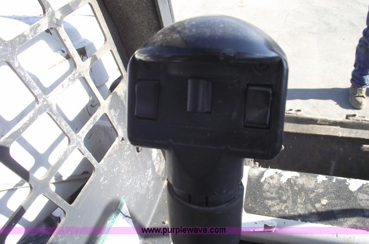 image for item 5443 2003 Bobcat S250 skid steer
