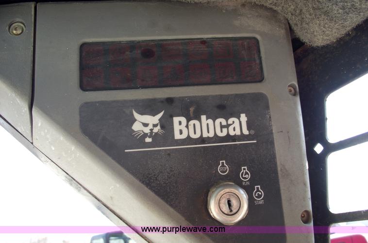 image for item 5443 2003 Bobcat S250 skid steer