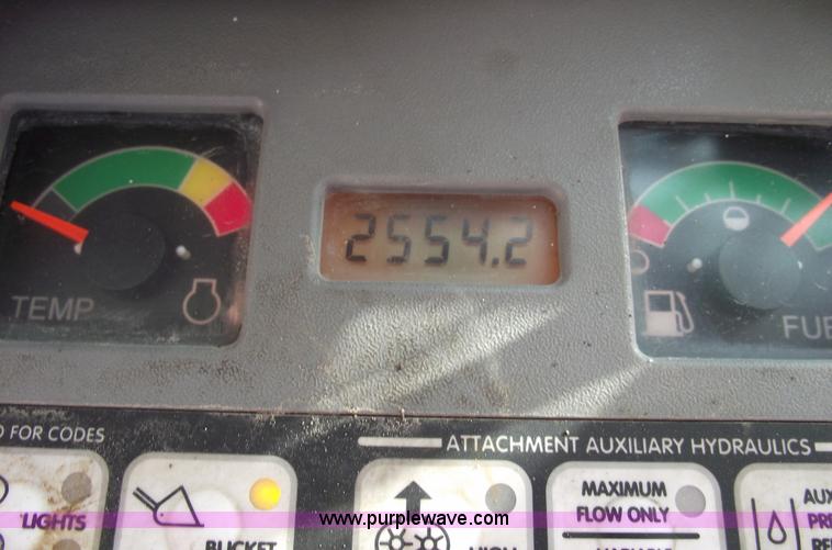 image for item 5443 2003 Bobcat S250 skid steer