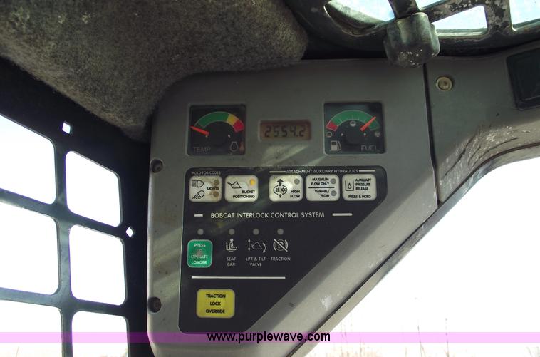 image for item 5443 2003 Bobcat S250 skid steer