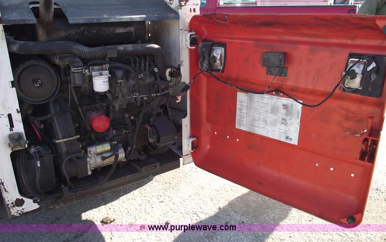image for item 5443 2003 Bobcat S250 skid steer