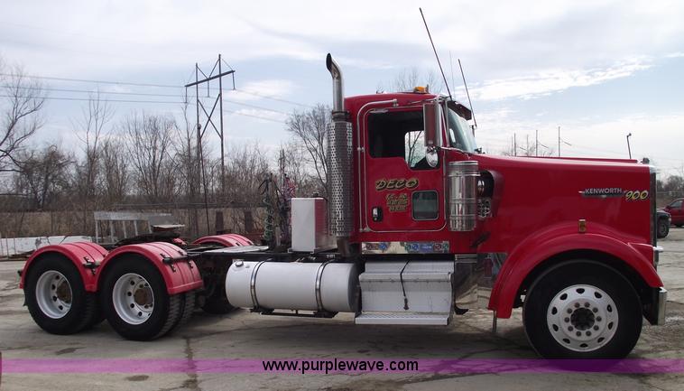 image for item 5552 2004 Kenworth W900B semi truck