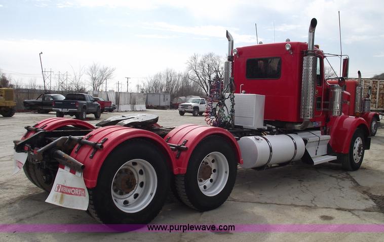 image for item 5552 2004 Kenworth W900B semi truck