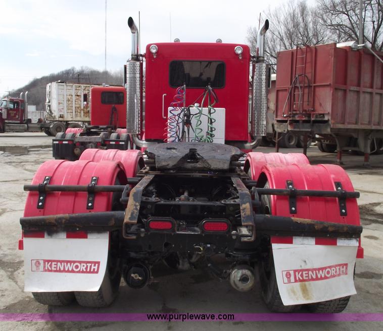 image for item 5552 2004 Kenworth W900B semi truck