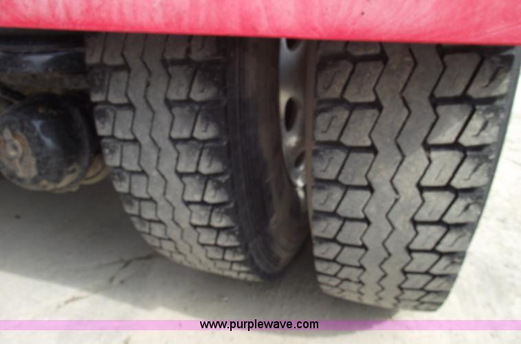 image for item 5552 2004 Kenworth W900B semi truck