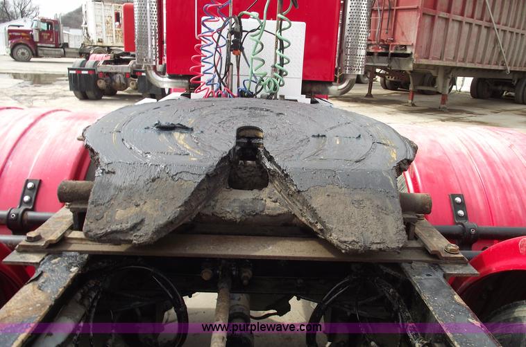 image for item 5552 2004 Kenworth W900B semi truck