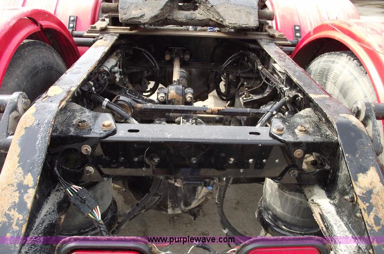 image for item 5552 2004 Kenworth W900B semi truck