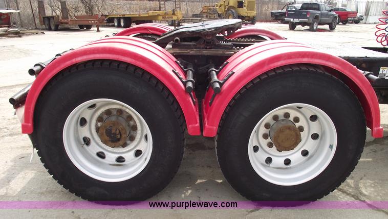 image for item 5552 2004 Kenworth W900B semi truck