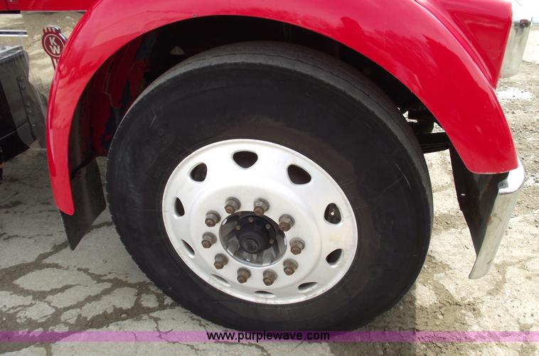 image for item 5552 2004 Kenworth W900B semi truck