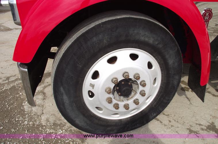 image for item 5552 2004 Kenworth W900B semi truck