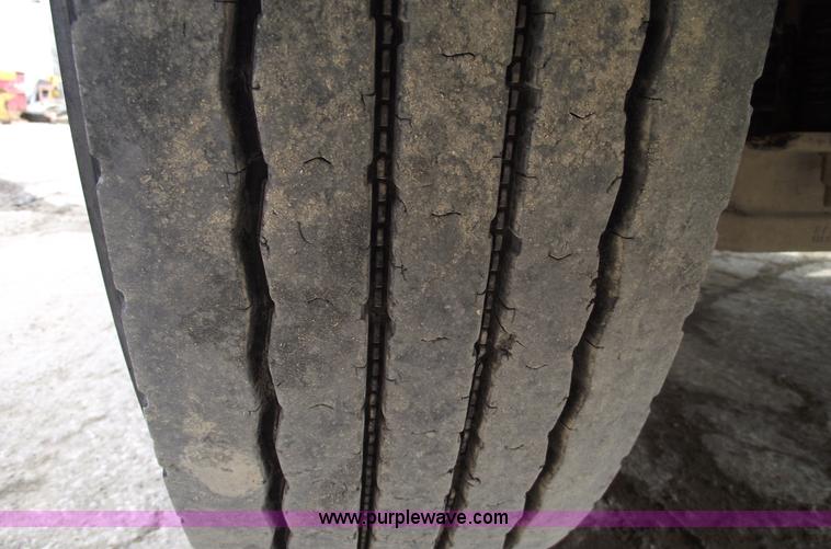 image for item 5552 2004 Kenworth W900B semi truck