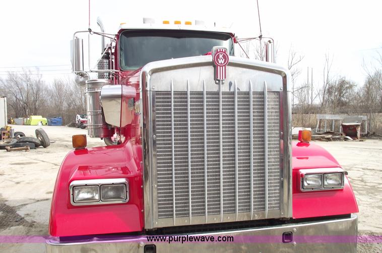 image for item 5552 2004 Kenworth W900B semi truck