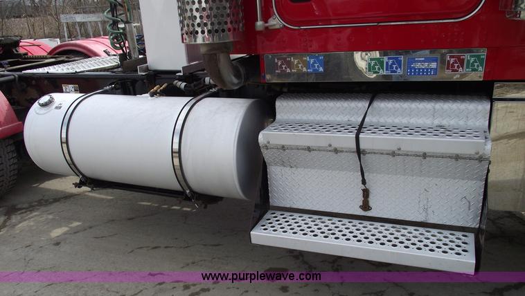 image for item 5552 2004 Kenworth W900B semi truck