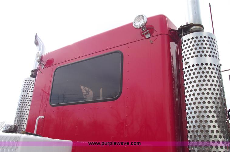 image for item 5552 2004 Kenworth W900B semi truck