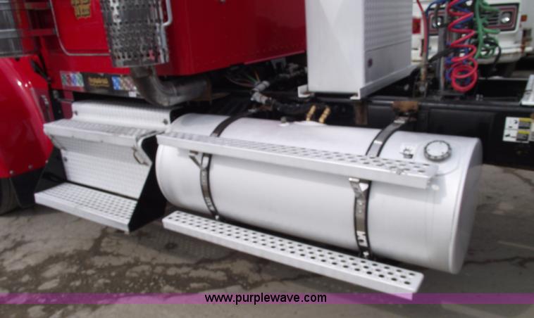 image for item 5552 2004 Kenworth W900B semi truck