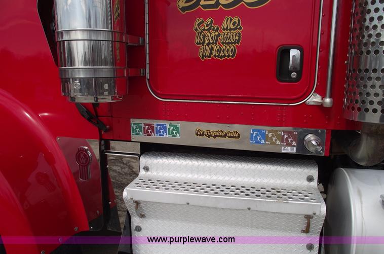 image for item 5552 2004 Kenworth W900B semi truck