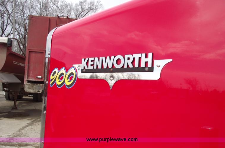 image for item 5552 2004 Kenworth W900B semi truck