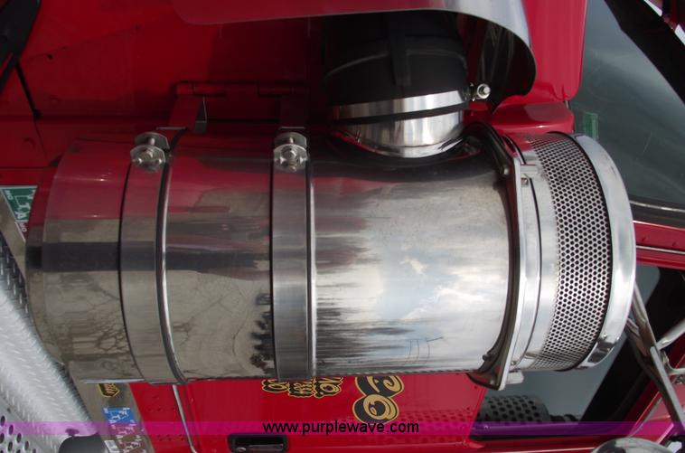 image for item 5552 2004 Kenworth W900B semi truck